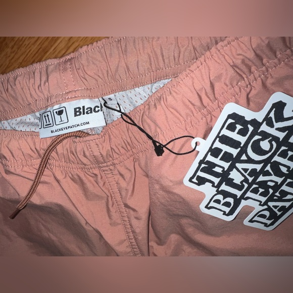 Black eye patch pink nylon cargo pants size small NWT - Picture 5 of 5